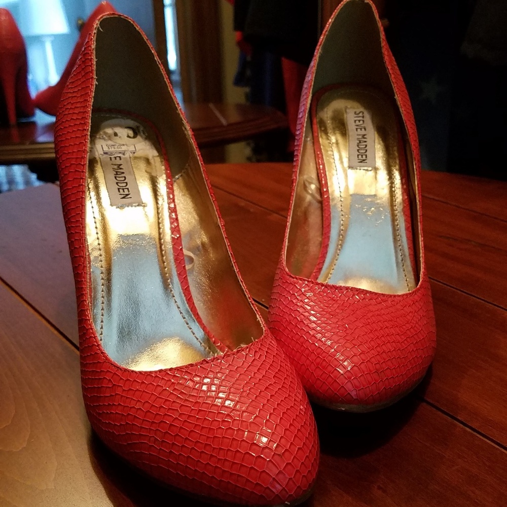Steve Madden Coral Snakeskin Print Heels